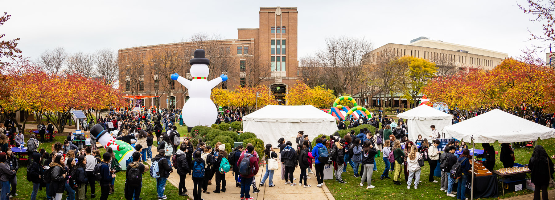 Thousands turned out for the annual event. (Photo by Jeff Carrion / DePaul University) 